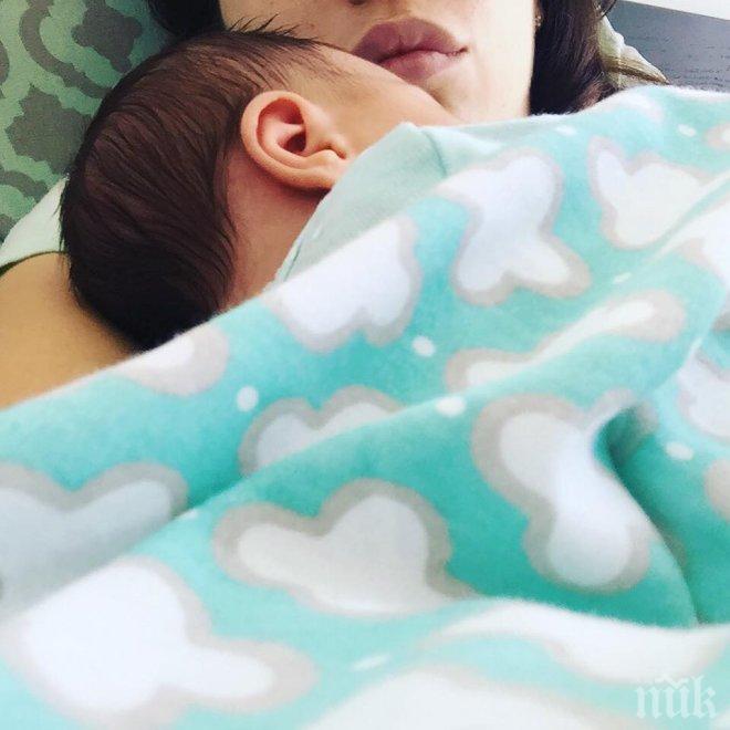 Докъде се докарахме! 20-годишна ромка роди третото си дете у дома, бебето е фантом без акт за раждане