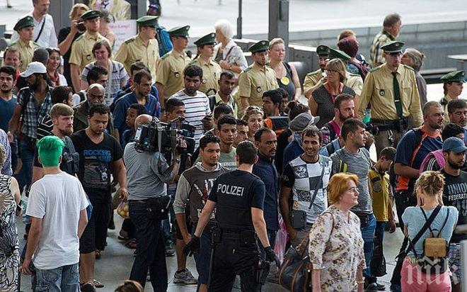 Над 50 000 радикални ислямисти бродят свободно из Германия, властите се чудят как да ги изгонят