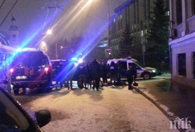 БРУТАЛНО! Разстреляха мъж във входа на блока му! 