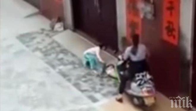 ПЪЛНА ЛУДОСТ! Жена прегази момиченце със скутер, защото е непослушно (ВИДЕО)