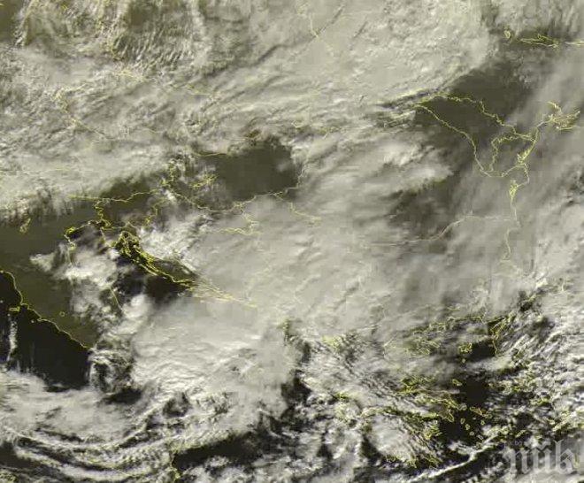ЗИМЕН АПОКАЛИПСИС! Ето как ще замръзваме през нощта и утре - разбивка по часове! Вижте и уникалния леден капан, който обхвана България (ВИДЕО)