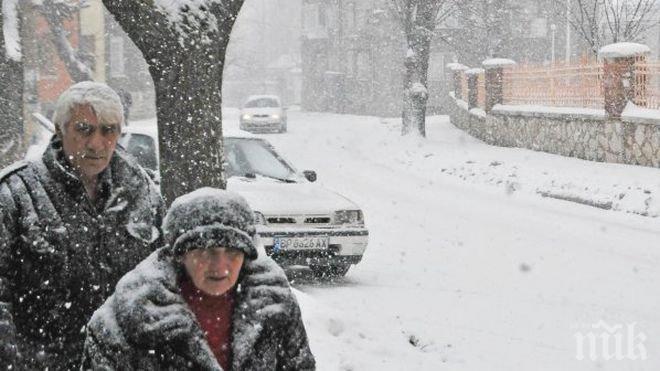 Ужас! Не могат да погребат мъртъвци заради снежния ад в Рила