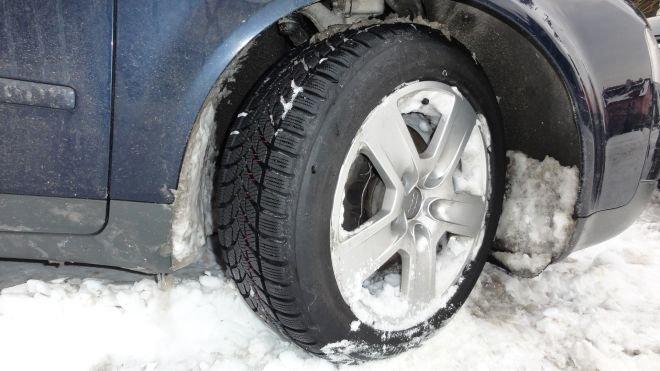 Пиян юрка маздата си по ледените улици на Враца