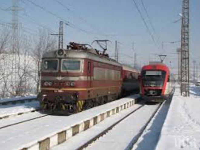 КРИЗА! Замръзнаха 6 стрелки на Централна гара, влаковете се движат със закъснение