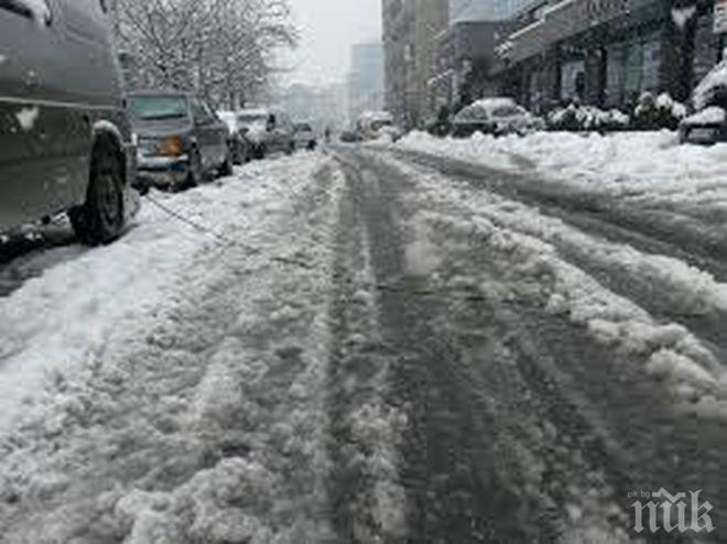 Преспите завяха и Пазарджик! Автомобили закъсаха между две села, тепърва чакат пътна помощ
