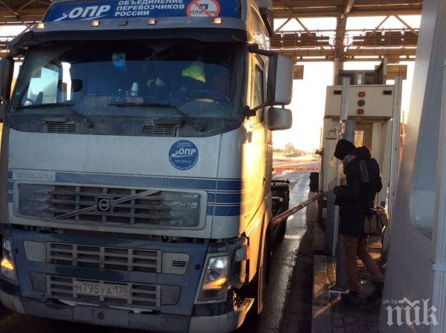 Бунт на шофьори в Русия! Блокираха движението по оживена магистрала в Петербург