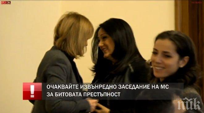 ПЪРВО В ПИК TV! Министерски съвет честити именния ден на Йорданка Фандъкова (СНИМКИ)
