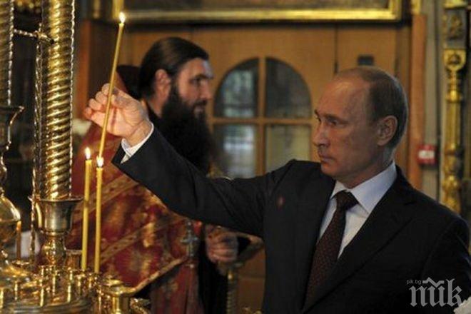 Путин посрещна Коледа в мъжки манастир