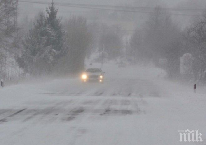 И Лозница обяви бедствено положение, невъзможно е да се чистят пътищата