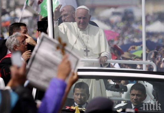 Папа Франциск се отказва от папамобила 