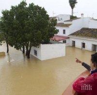 Властите в Калифорния са евакуирали жителите заради наводнение