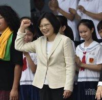 Тед Крус и губернаторът на Тексас са се срещнали с президента на Тайван