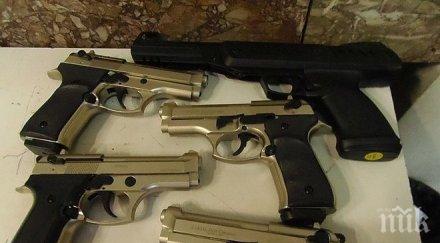 полицията гърция намерила склад оръжия скривалището панайота рупа