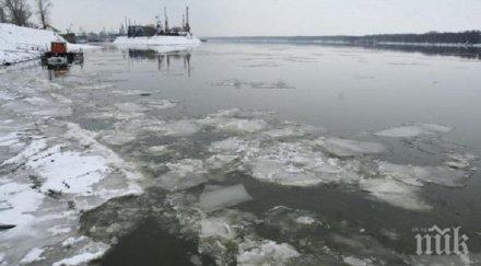 природа дунав замръзва достигна ледоход