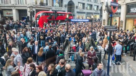 Стачката в метрото парализира Лондон! Хиляди тръгнаха на работа пеша