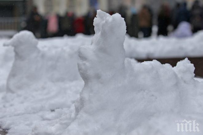 РОДЕН С КЪСМЕТ! Мъж се метна от 8-я етаж, падна в пряспа и оживя 