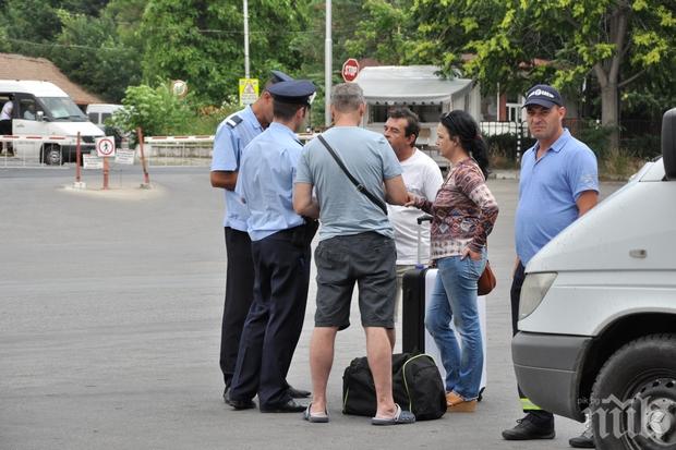 Баща изплака: Полицаи скачат на 14-годишната ми дъщеря