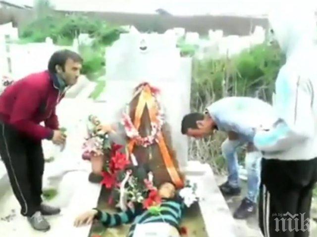 СКАНДАЛНО ВИДЕО! Роми се изгавриха с християнско погребение