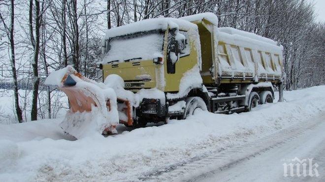 ДОБРА НОВИНА! Спасиха четири родилки, закъсали на пътя, в целия Североизток обстановката остава сложна 