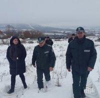 Бъчварова нагази смело в снега, инспектира границата на Лесово и бежанците в Елхово и Пъстрогор