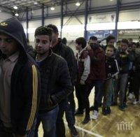 УЖАС В БЕЛГРАД! Над 2000 премръзнали и гладни мигранти превзеха централната гара 