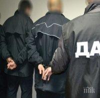 ПОТРЕС! 700 000 лева от подкупи намерени у арестуваните митничари във Варна 