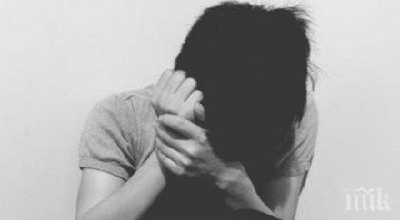 изродщина майка държала сина заключен банята една година