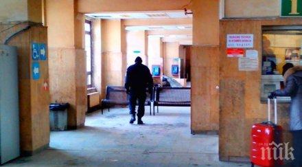 зловещо трупът бездомника пловдив стои гарата прибере