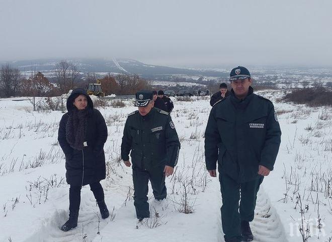 Бъчварова нагази смело в снега, инспектира границата на Лесово и бежанците в Елхово и Пъстрогор