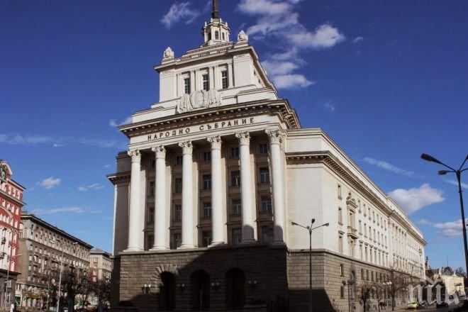 ПАРЛАМЕНТЪТ ОСТАНА НА СУХО! Спряха водата заради спукан водопровод