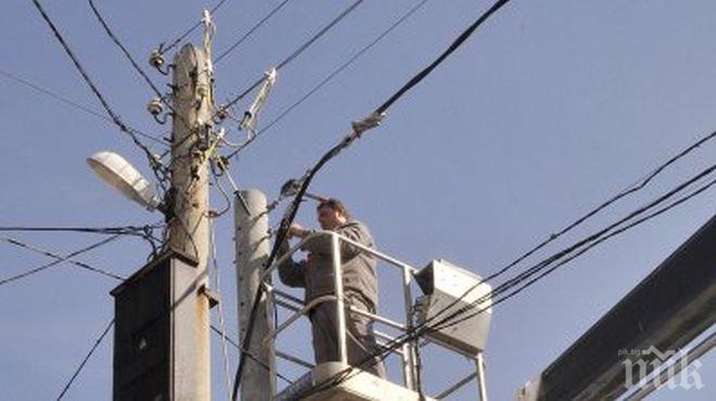 СПЕШНО! Сменят оголени при кражба кабели в центъра на София