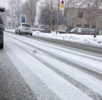В Пловдив става страшно! Катастрофи блокираха града, притеснен шофьор твърди: Никога не съм пътувал в по-голям леден ад