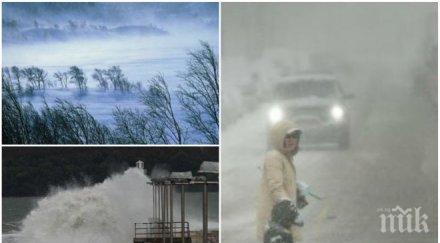 стихия заради силен вятър отмениха полети летище варна затвориха част пристанището града