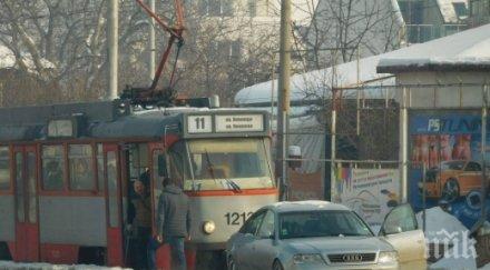 опасна каскада автокрадец катастрофира блокира трамваите софия