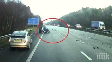 луд късмет шофьор оцеля излетя превъртялата пет кола видео