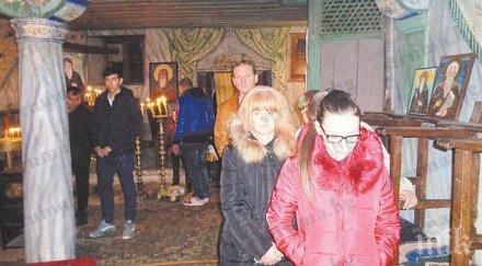 десетки вярващи редят опашка спят окови навръх антоновден