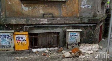 опасен инцидент парче бетон срути сграда центъра бургас чудо пострадали снимки