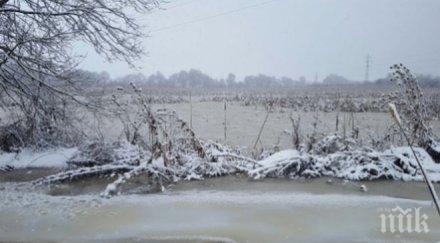 река маринка преливане готвят евакуация хора снимки