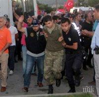 НЯМА СПИРАНЕ! В Турция арестуваха още 132-ма, нарочени, че са членове на ФЕТО