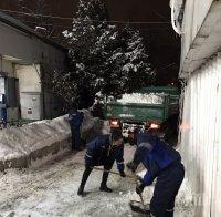 УДАРНО! Чистят и през нощта софийските пазари (СНИМКА) 
