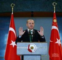 Турският парламент заседава цяла нощ и накрая увеличи правомощията на Ердоган