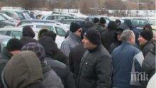 Недоволни миньори от "Бобов дол" затвориха пътя към рудника