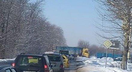 инцидент аваририрал тир блокира пазарджишко шосе клона коли посоки