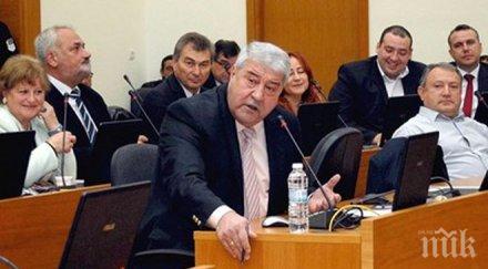 страхотен скандал пловдивския общински съвет тема фашисти антифашисти