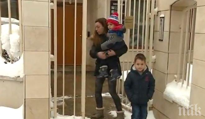 Чевръсти апаши опраскват млади майки пред детската градина