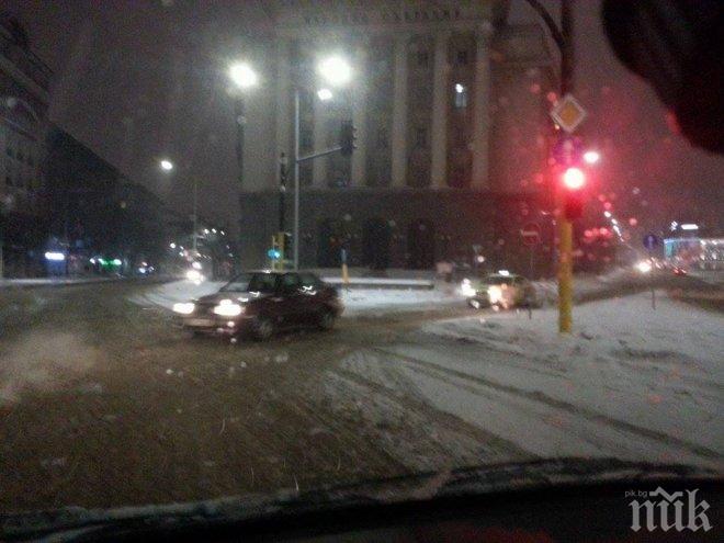 ЕКСКЛУЗИВНО И САМО В ПИК! Чистят ли снега в София - ето какво показват СНИМКИТЕ