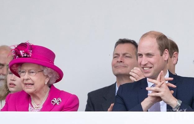 Принц Уилям изоставя пилотирането, посвещава се изцяло на баба си Елизабет II