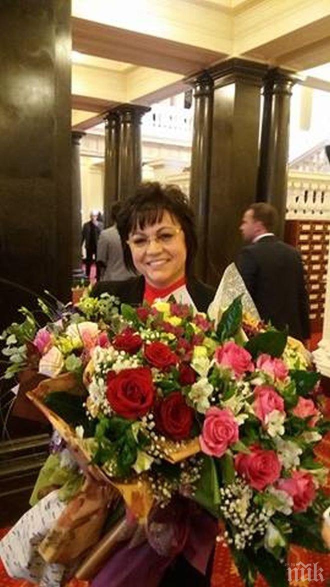 ЕКСКЛУЗИВНО В ПИК! Корнелия Нинова празнува рожден ден в парламента (ВИДЕО И СНИМКИ)