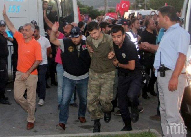 НЯМА СПИРАНЕ! В Турция арестуваха още 132-ма, нарочени, че са членове на ФЕТО