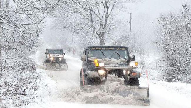 Чистят и опесъчават пътищата към Витоша
